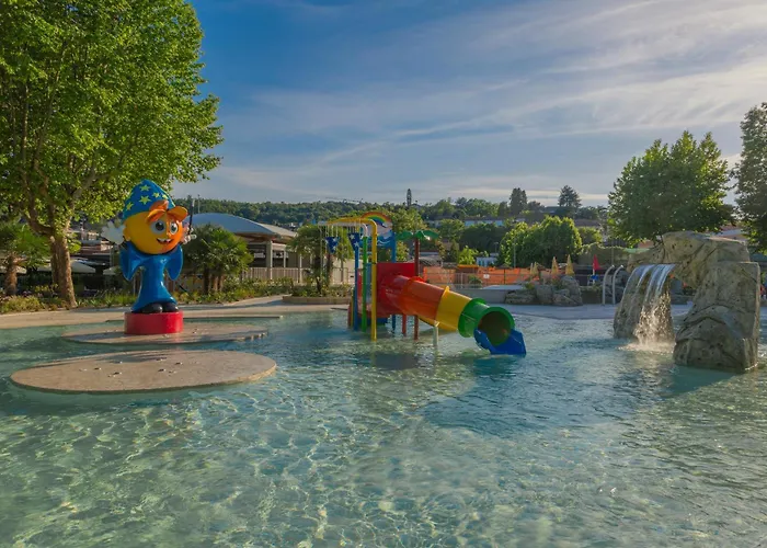 Village Maggiore منتزه العطل *